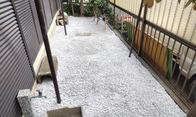 お庭の砂利敷